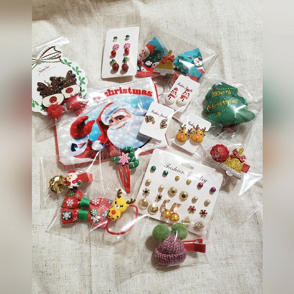 Christmas Stocking Stuffers Accessories Bundle Of 15 Pieces - Picture 1 of 2